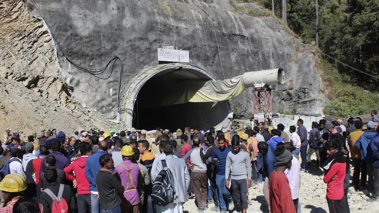 Hindistan’da tünelde mahsur kalan işçileri kurtarma çalışmaları sürüyor